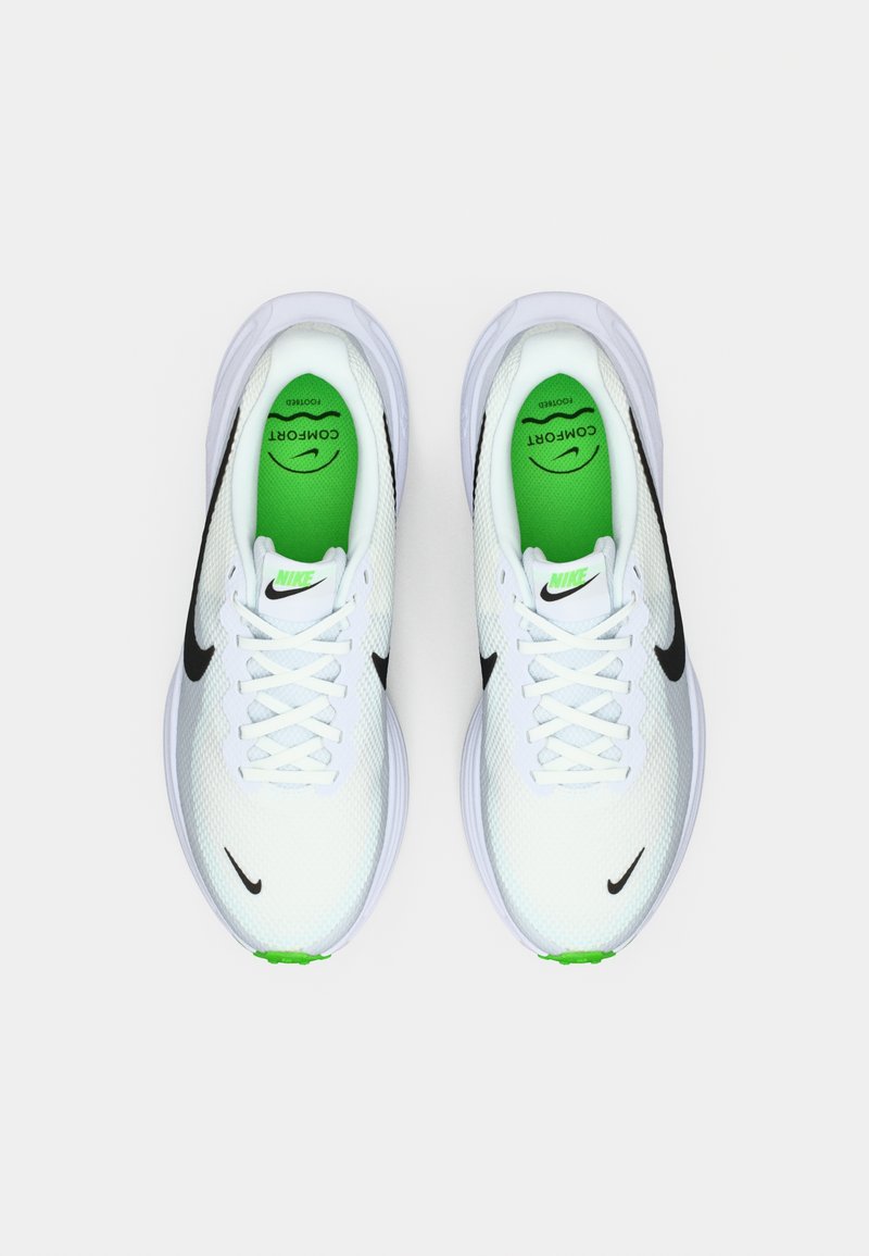 Nike Performance REVOLUTION 8 - Road running shoes - white  display picture 3