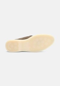 Schuhsohle aus hellbeigem Gummi mit kreisförmigen Grip-Mustern, verfügt über eine strukturierte Oberfläche und ein braunes Obermaterial, das an den Seiten sichtbar ist.
