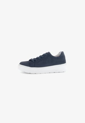 Navyblaue Sneaker mit einem glatten Lederoberteil, weißer Gummisohle und strukturierten Schnürsenkeln, im niedrigen Profil und minimalistischen Design.