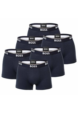 Seis pares de bóxers negros con cinturillas elásticas negras con texto "BOSS" en blanco.