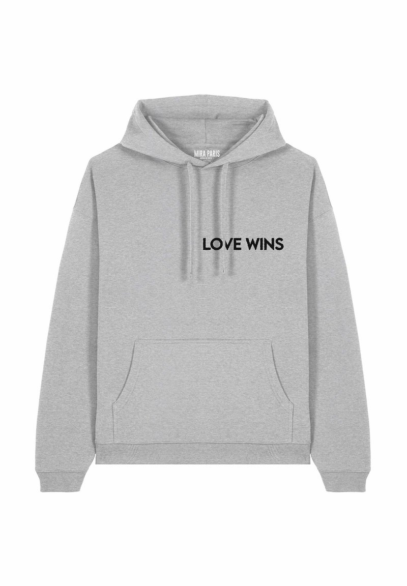 Felpa grigia realizzata in tessuto morbido, con tasca davanti, cappuccio con cordino e testo "LOVE WINS" in bold nero sulla parte del petto.