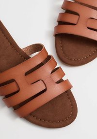 INSIDE Sandalias planas - marron