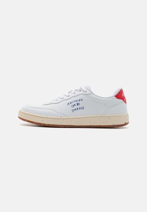 EVERGREEN BICOLOR UNISEX - Trainers - white/red/blue