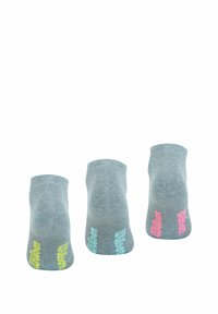 Chaussettes de cheville grises avec une texture lisse ; dotées de logos de marque colorés en jaune, bleu et rose sur les côtés.