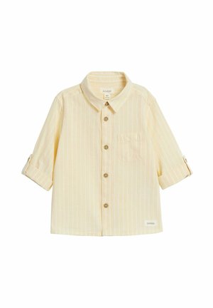 Hellgelbes Kleinkind-Hemd mit weißen vertikalen Streifen, Knöpfen vorne, Brusttasche und hochgekrempelten langen Ärmeln mit Knopfmanschetten.