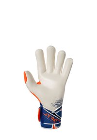 Guanto da portiere bianco con accento arancione sul pollice, cinturino blu al polso. Caratterizzato da una presa testurizzata e design stampato sul palmo.