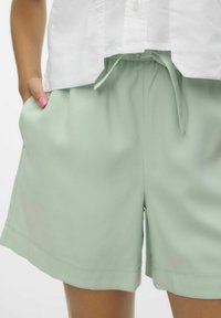 Vero Moda CARMEN NOOS              - Rövidnadrágok - silt green