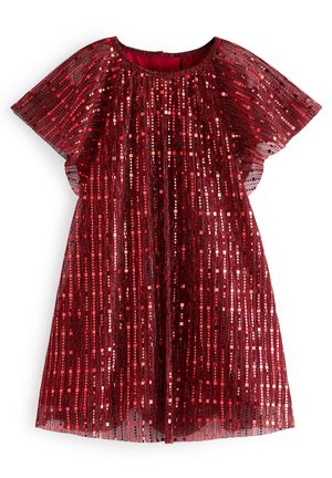 Rotes kurzärmliges Kleid mit vertikalen schimmernden Paillettenstreifen und rundem Ausschnitt, auf einem weißen Hintergrund präsentiert.