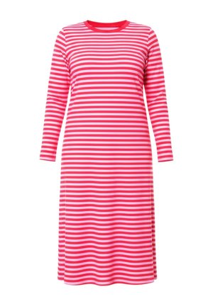 Robe à manches longues, longueur genoux, avec des rayures horizontales roses et rouges et un col rond.