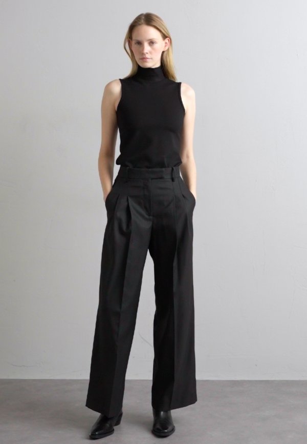 ESSENTIALS CYMBARIA - Trousers3