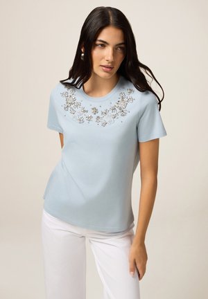 CON RICAMO GIOIELLO - Print T-shirt - azzurro