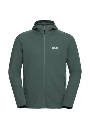 Giacca in pile verde scuro, con chiusura frontale con zip, tessuto strutturato e logo sul petto sinistro. Include un cappuccio aderente.