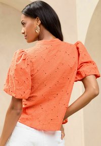 Lipsy REGULAR FIT - PUFF SLEEVE - Gombos blúz - orange