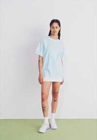 Nike Sportswear TEE - Basic póló - glacier blue/white