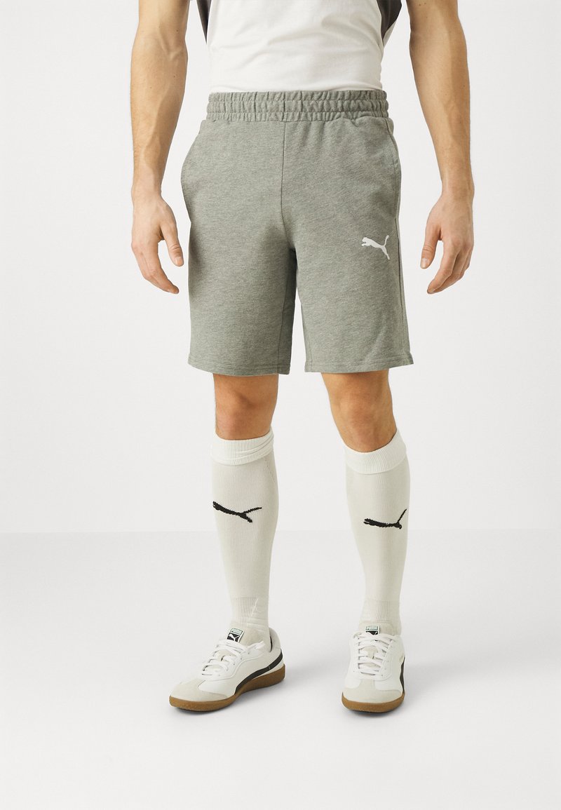 Puma - TEAMGOAL CASUALS SHORTS - Short de sport - medium gray heather/white, Agrandir