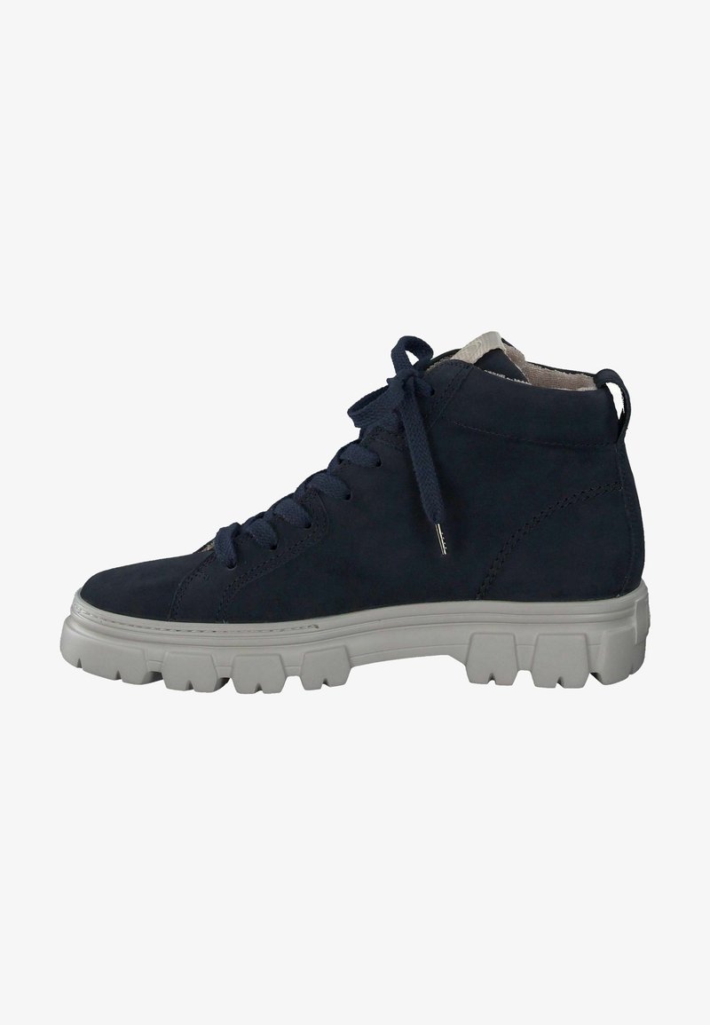 Baskets hautes en suède bleu marine avec bout rond, semelle blanche contrastante et lacets. Comporte des accents de couture et une finition texturée.