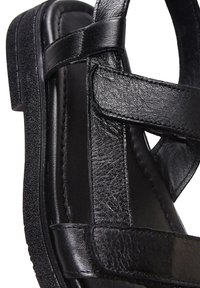 Derimod Sandali da trekking - black