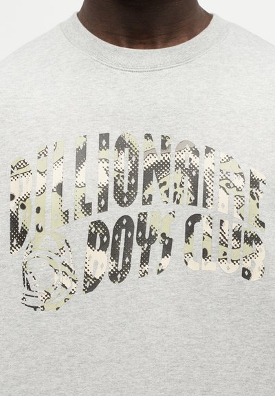 Γκρι φούτερ με την επιγραφή «Billionaire Boys Club» σε καμπυλωτή γραμματοσειρά με σχέδιο στο στήθος.