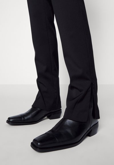Filippa K ZIP TROUSERS - Nohavice - black