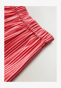 Geselecteerd, red pink