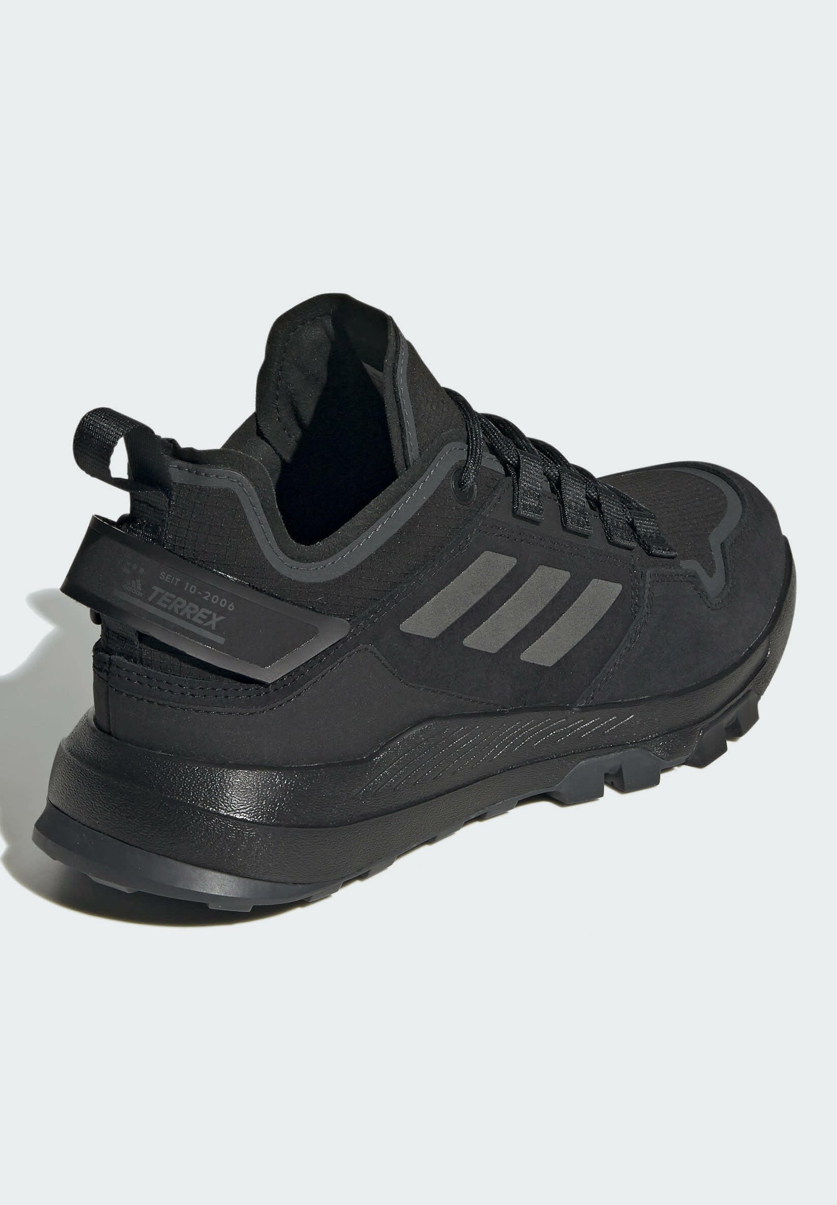 Women TERREX URBAN TRAXION MID - Trainers Women TERREX URBAN TRAXION MID - Trainers