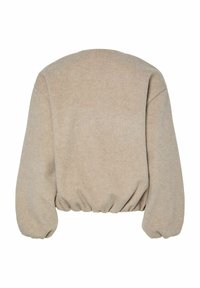 Beige fleece bomberjack met lange pofmouwen en elastische manchetten en zoom, weergegeven vanuit de achterkant.