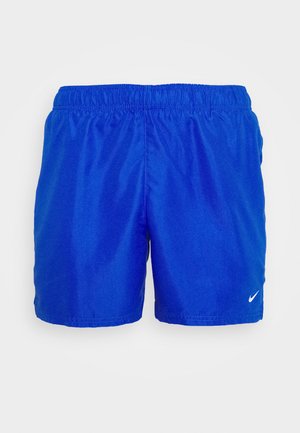 Shorts de bain Nike bleus avec une taille élastique, de couleur unie, en tissu léger, et un accent de logo blanc sur le coin inférieur droit.