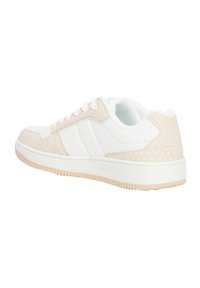 Le sneakers presentano una tomaia liscia bianca con accenti in beige testurizzati e un dettaglio a motivo sui lati. Sole in gomma con un discreto design della suola.