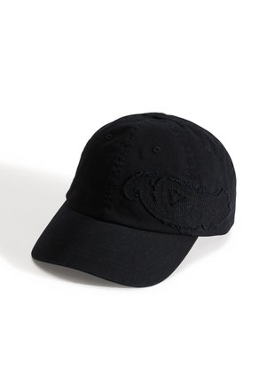 Cappellino da baseball nero in cotone con design ricamato in rilievo sulla parte anteriore, corona arrotondata e visiera curva.