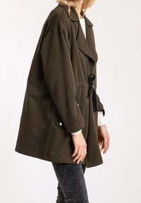 Pimkie Abrigo corto - khaki