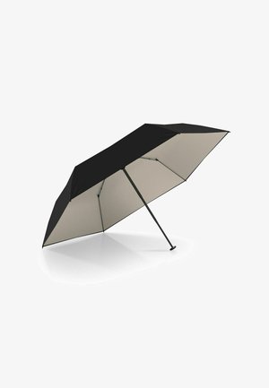 Zwarte en crèmekleurige paraplu met een zesdelige kap, een stevige zwarte steel en een spitse handgreep. De kap heeft een gladde textuur.