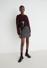 Gina Tricot CREW NECK - Trui - dark wine