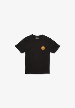 Schwarzes Baumwoll-T-Shirt mit einem kleinen orangen Sonnenstrahldesign auf der linken Brust. Kurze Ärmel, Rundhalsausschnitt, reguläre Passform.