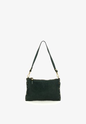 Borsa a tracolla in suede verde scuro con borchie dorate, chiusura con zip e tracolla regolabile con fibbie dorate.