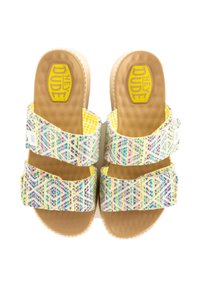 Sandalias coloridas con patrones y dos correas anchas en amarillo, azul y rosa. Plantilla texturizada en tono bronceado y suela ligera.