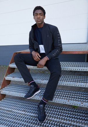 RUNNER MIX CORPORATE - Sneakers basse - black