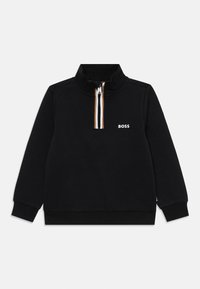 Svart zip-up hettegenser laget av bomull, med høy krage, halvlukking og hvit "BOSS"-logo på forsiden.
