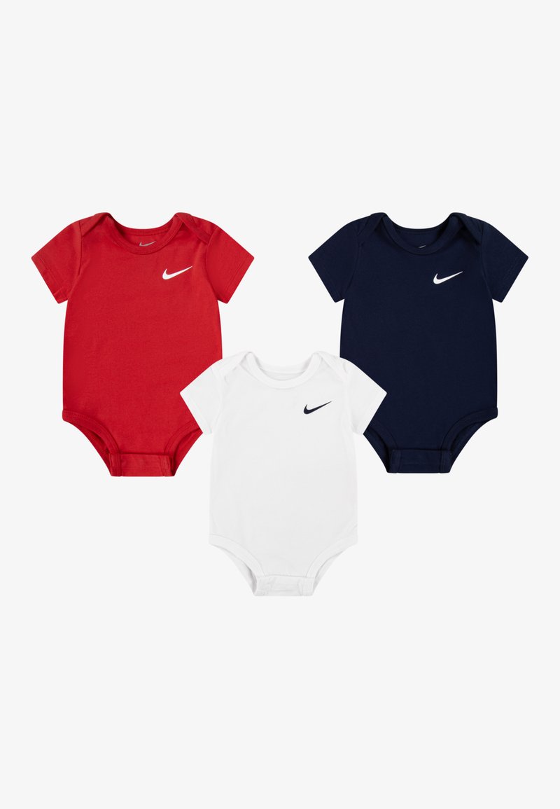 Három kisbaba body készlet: piros, fehér és tengerészkék. Mindegyik rövid ujjú fazonú, és egy kis Nike logó található a mellkasán.