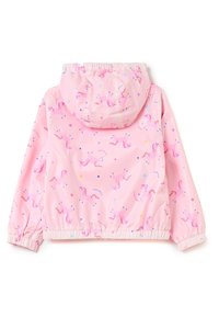 Chaqueta de lluvia con capucha para niños, de color rosa, con patrones de unicornios y estrellas, con puños elásticos y cinturilla, mostrada desde la parte de atrás.
