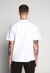 Edwin KATAKANA EMBROIDERY - Nyomott mintás póló - white