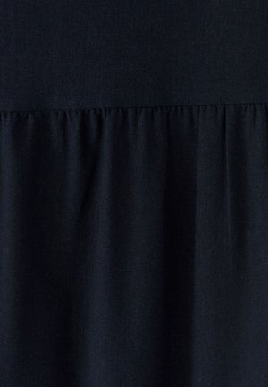 Tessuto blu scuro con una consistenza liscia, caratterizzato da un dettaglio arricciato lungo il bordo inferiore. Un design semplice e minimalista.