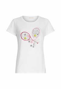 T-shirt en coton blanc avec un graphisme coloré représentant deux raquettes de tennis, des balles de tennis jaunes et roses, et un design texturé.