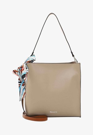 Bolso cuadrado de cuero beige con asas en negro y marrón, decorado con un pañuelo de seda multicolor con estampado, atado al asa.