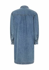 Denim suknelė turi apykaklės iškirptę, ilgus rankovės su užsegamais rankogaliais ir laisvą tiesią siluetą. Nugaroje yra mentės siuvimas ir surinktos detalės.
