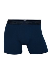 Mørkeblå boxer shorts lavet af blødt stof, med en kontrasterende sort elastisk talje med "DOVRE" logo, tætsiddende pasform og glat tekstur.