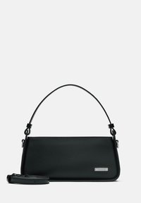 Borsa a mano in pelle nera con una forma rettangolare strutturata, un manico corto e una tracolla regolabile; presenta una piastra con logo metallico.