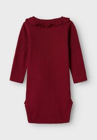 Robe côtelée bordeaux à manches longues, décolleté rond avec des accents froncés et des fermetures à boutons-pression en bas pour un habillage facile.