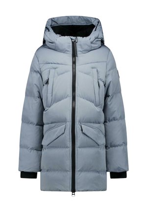 Lichtblauwe gewatteerde winterjas met capuchon, zwarte rits en meerdere voorzakken, van voren getoond op een witte achtergrond.