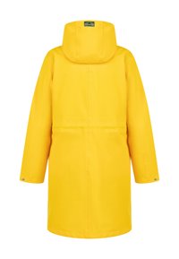 Gul vandtæt jakke med hætte, med lange ærmer og lige snit. Glat tekstur med et enkelt design og ingen synlige lukninger.