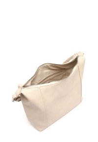Borsa in pelle beige con chiusura a zip, design angolare e superficie testurizzata. L'interno presenta una tasca con zip separata per una migliore organizzazione.